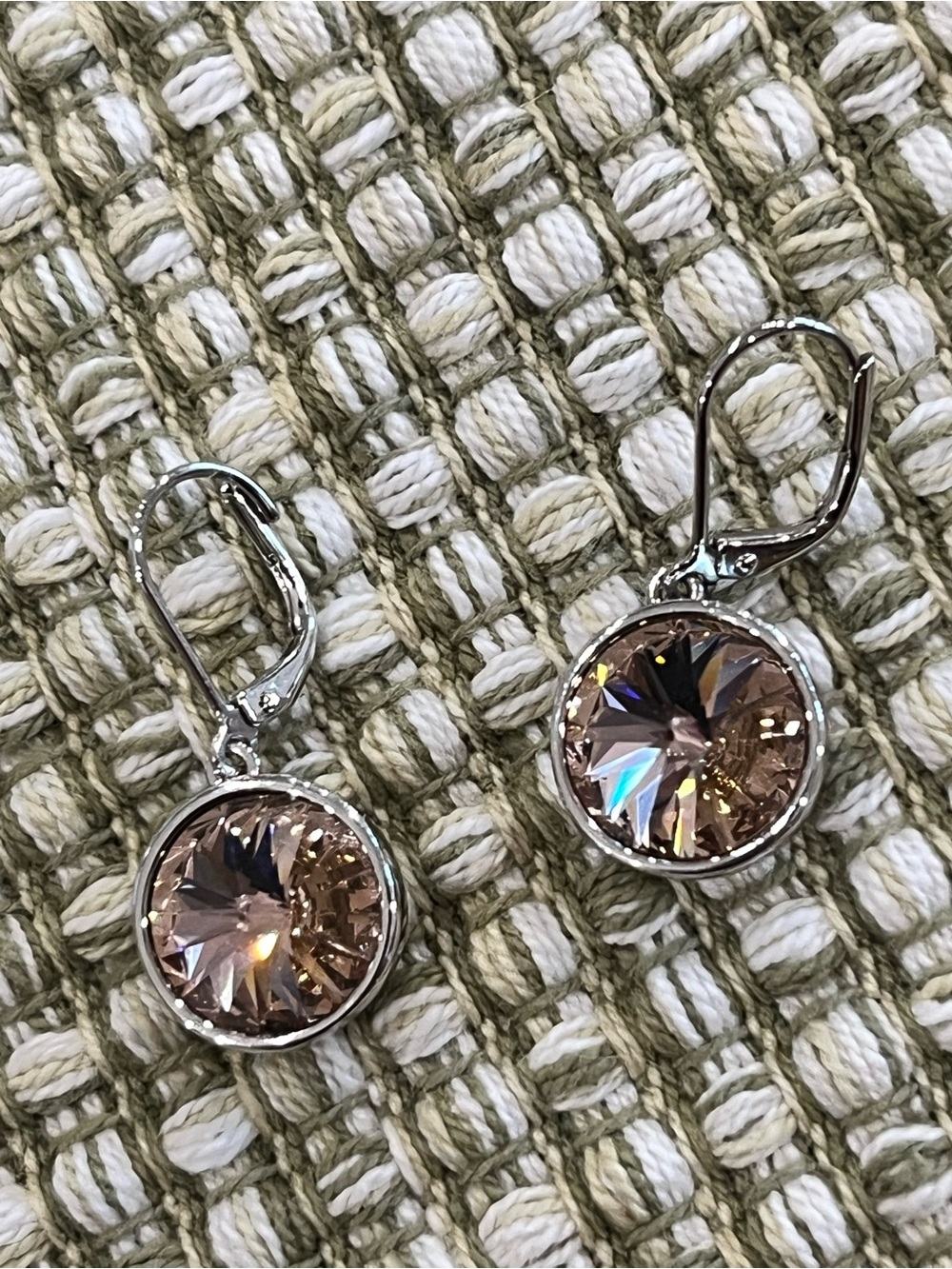 🔥Sale🔥Touchstone by Swarovski Light Pink Lulu faceted sparkle leverback earrings - Picture 3 of 4